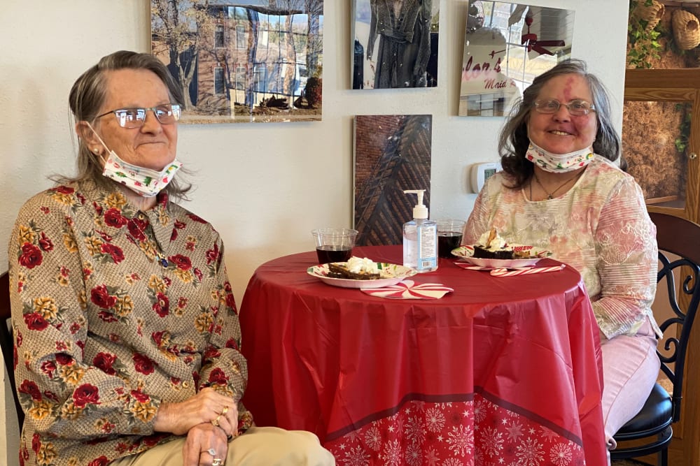 Two Residents sitting at a table at Glenwood Place in Marshalltown, Iowa