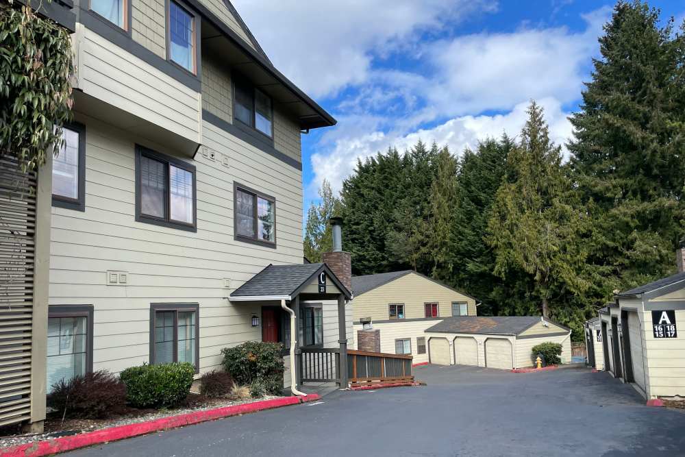 Exterior view of The Rosewood Apartments in Vancouver, Washington