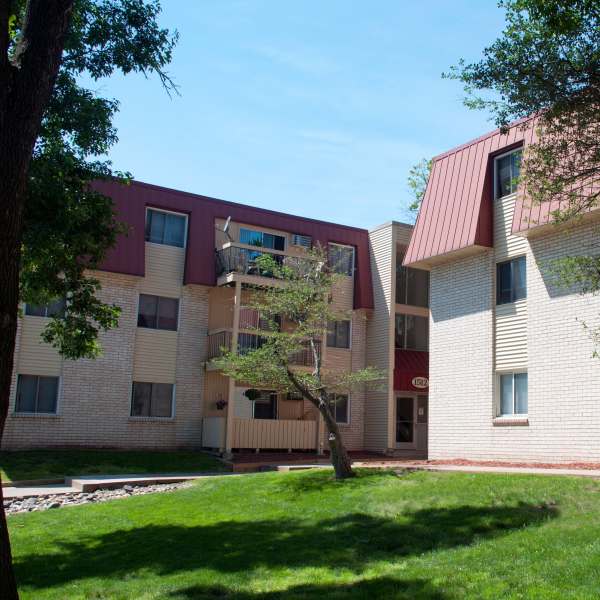 Explore the neighborhood around Lamplighter Village Apartments in Saint Paul, Minnesota
