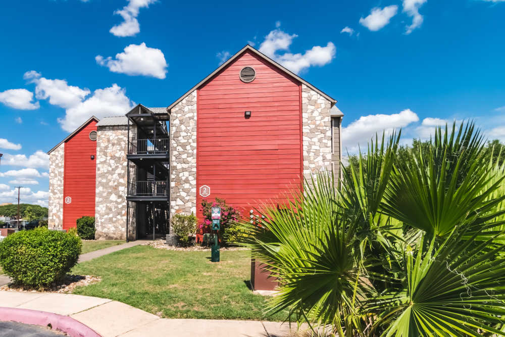 Community apartment builidng with greenery around at Villa De Oro in San Antonio, Texas