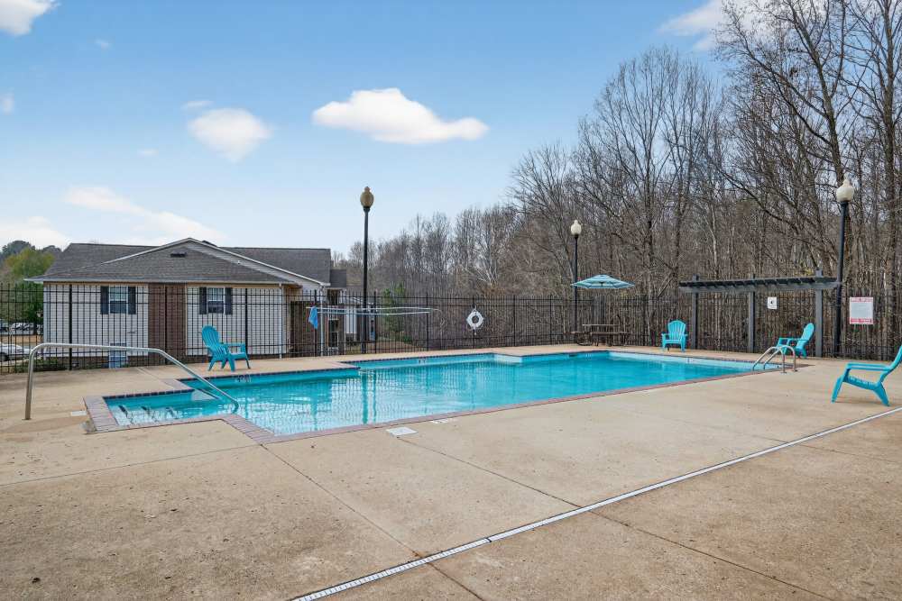 Swimming pool at Grove Park in Paris. TN
