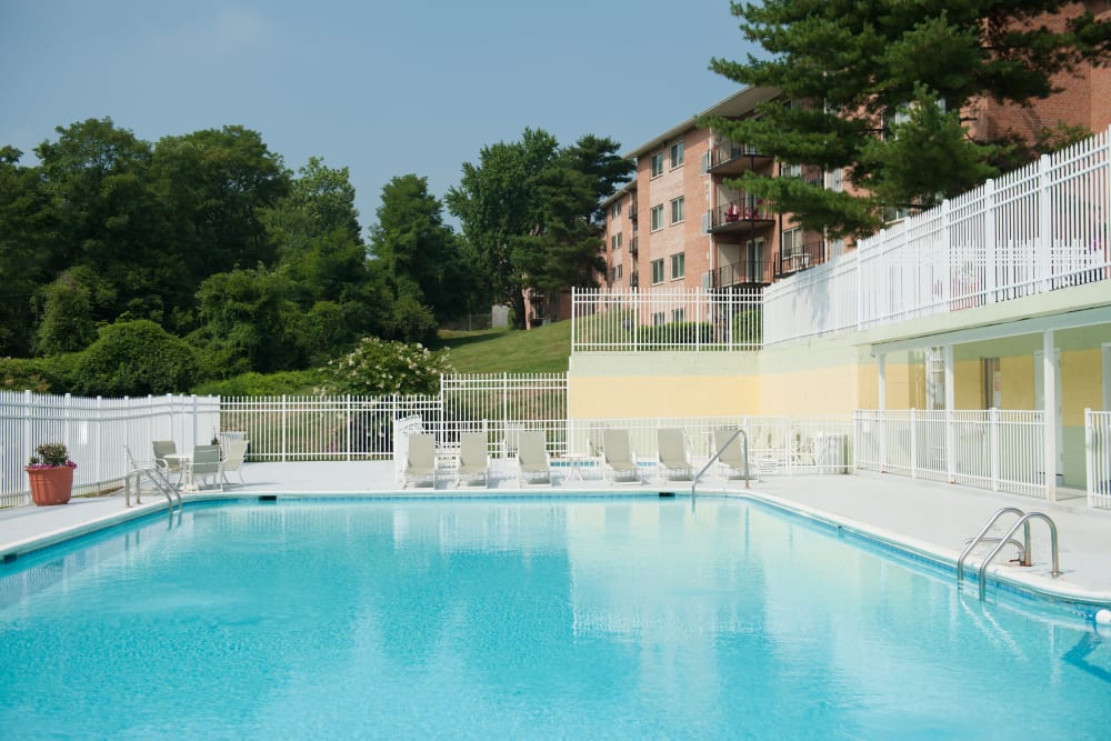 Swimming pool at Bennington Crossings Apartment Homes in Alexandria, Virginia