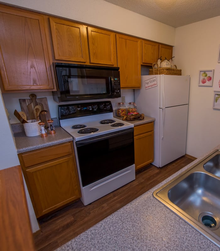 Kitchen with granite countertops at Huntington Park Apartments in Wichita, Kansas