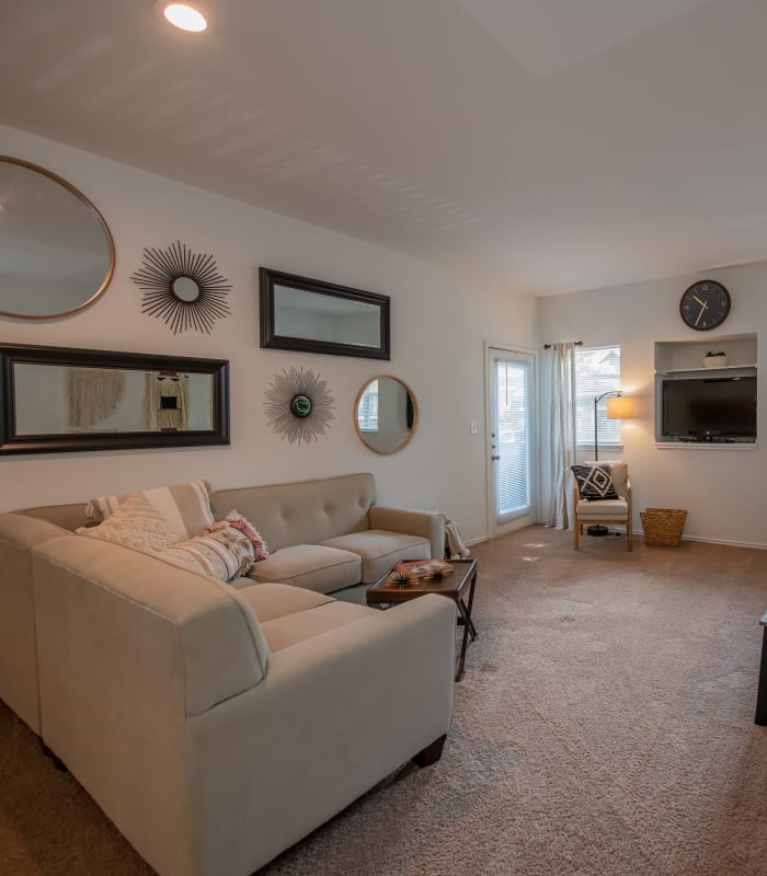 Carpeted living room at The Pointe of Ridgeland in Ridgeland, Mississippi