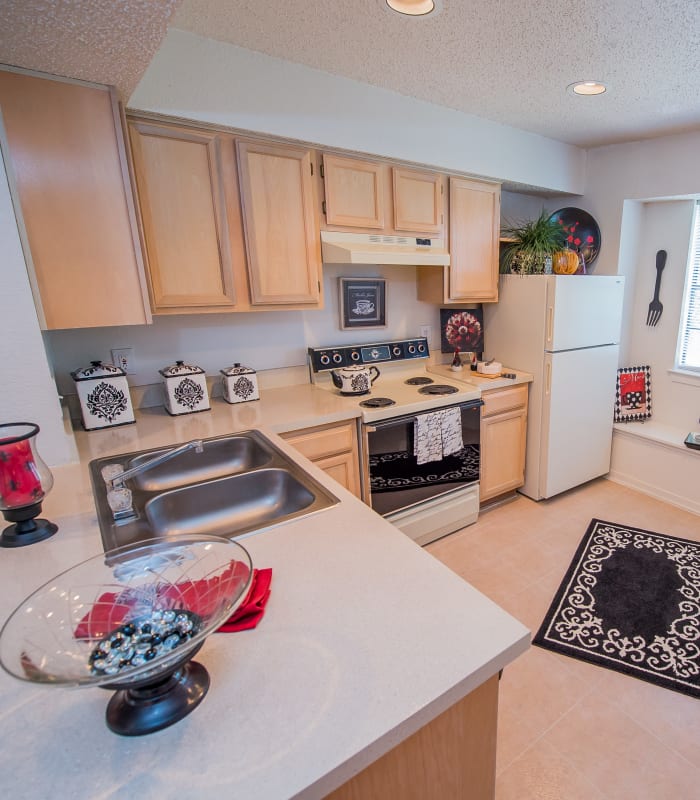 Kitchen with granite countertops at The Trace of Ridgeland in Ridgeland, Mississippi