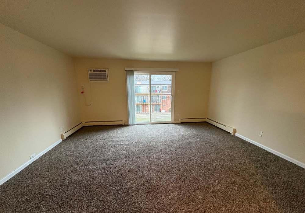 Un furnished Living room at Edgewood Group Apartments in Merrillville, Indiana