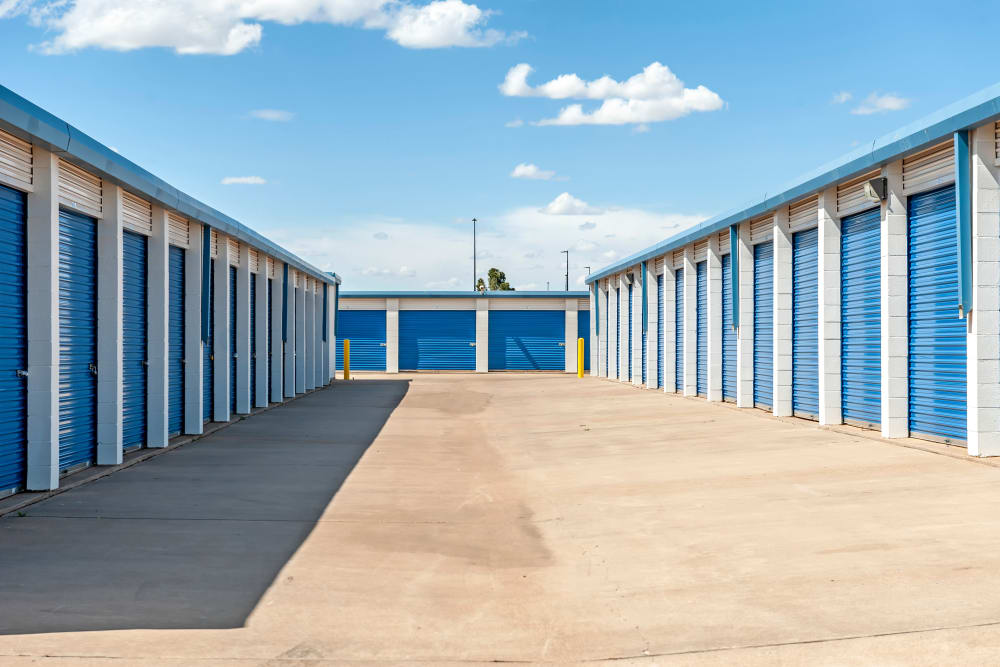 Exterior drive up units at Metro Self Storage in Plainview, Texas