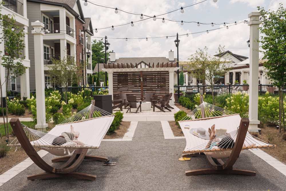 Outdoor courtyard with lounge seating and pergola at Springfield Apartments in Murfreesboro, Tennessee