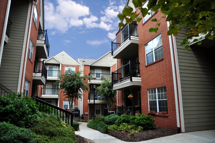 Brookwood Valley offers garden-style apartments for rent in Atlanta, Georgia