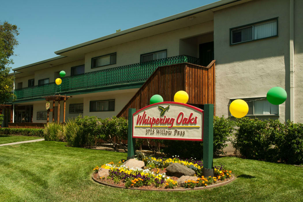 Sign at Whispering Oaks in Concord, CA