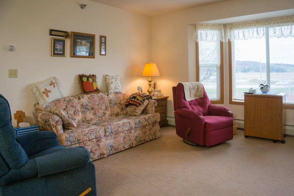 Spacious living room at Meadow Lakes Senior Living in Rochester, Minnesota.
