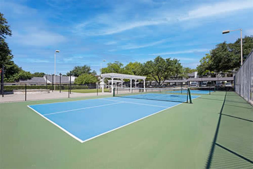 Tennis court at Oaks at Duck Creek in Garland, Texas