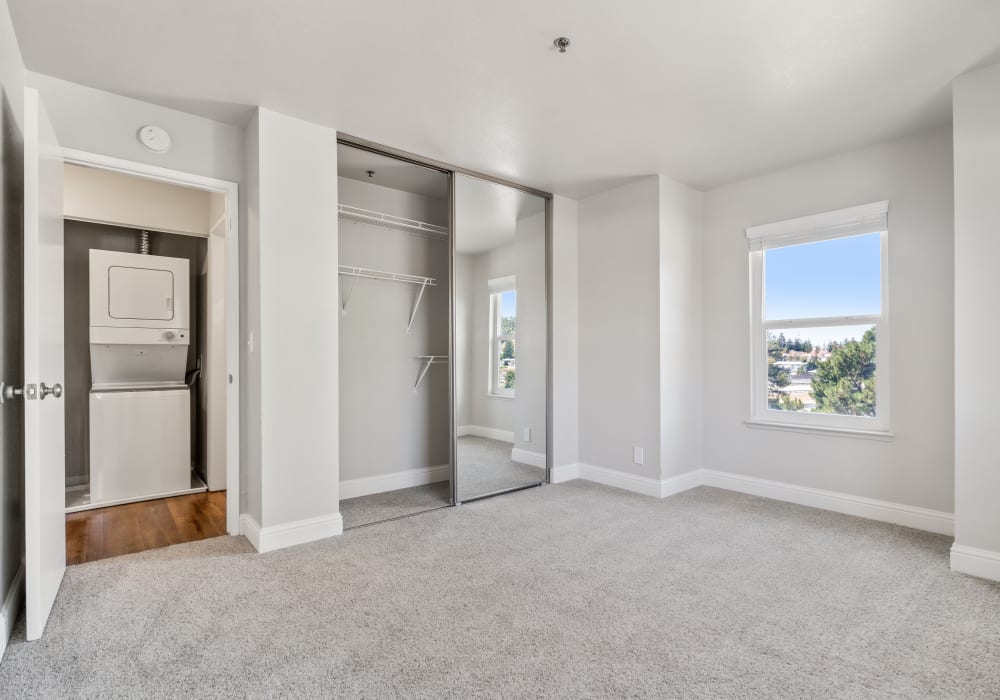 Washer and dryer appliances at Quail Hill Apartments in Castro Valley, California