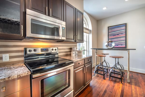 Modern amenities at 400 North Ervay in Dallas, Texas