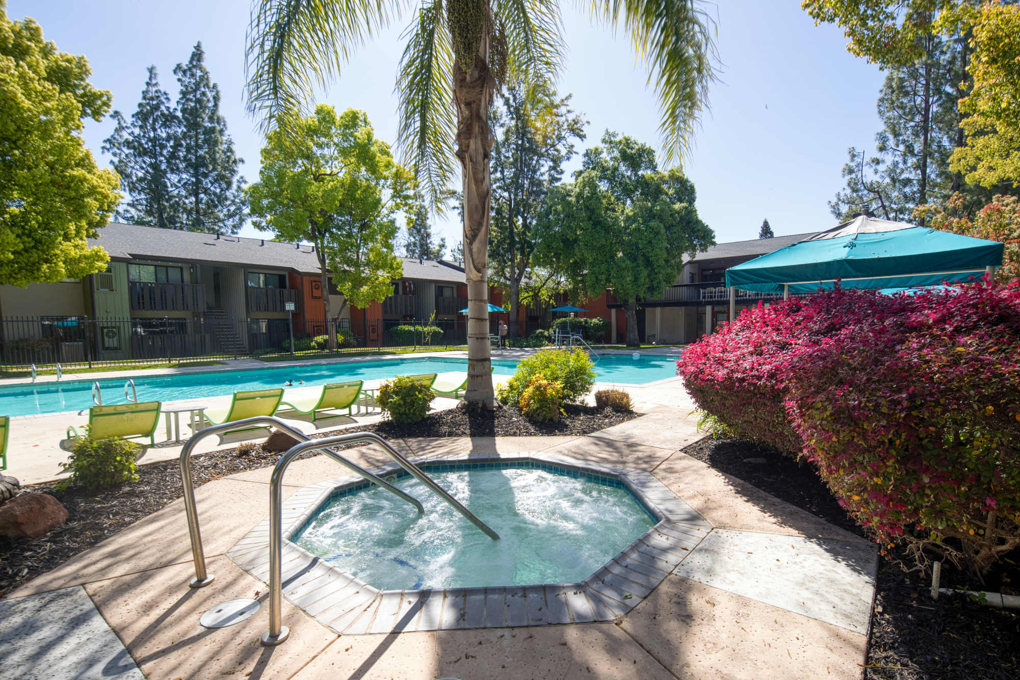 Hot tub at Falls at Arden in Sacramento, California