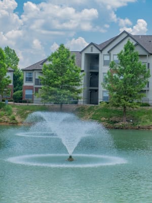 Fountain and exterior at Villas at Aspen Park in Broken Arrow, Oklahoma