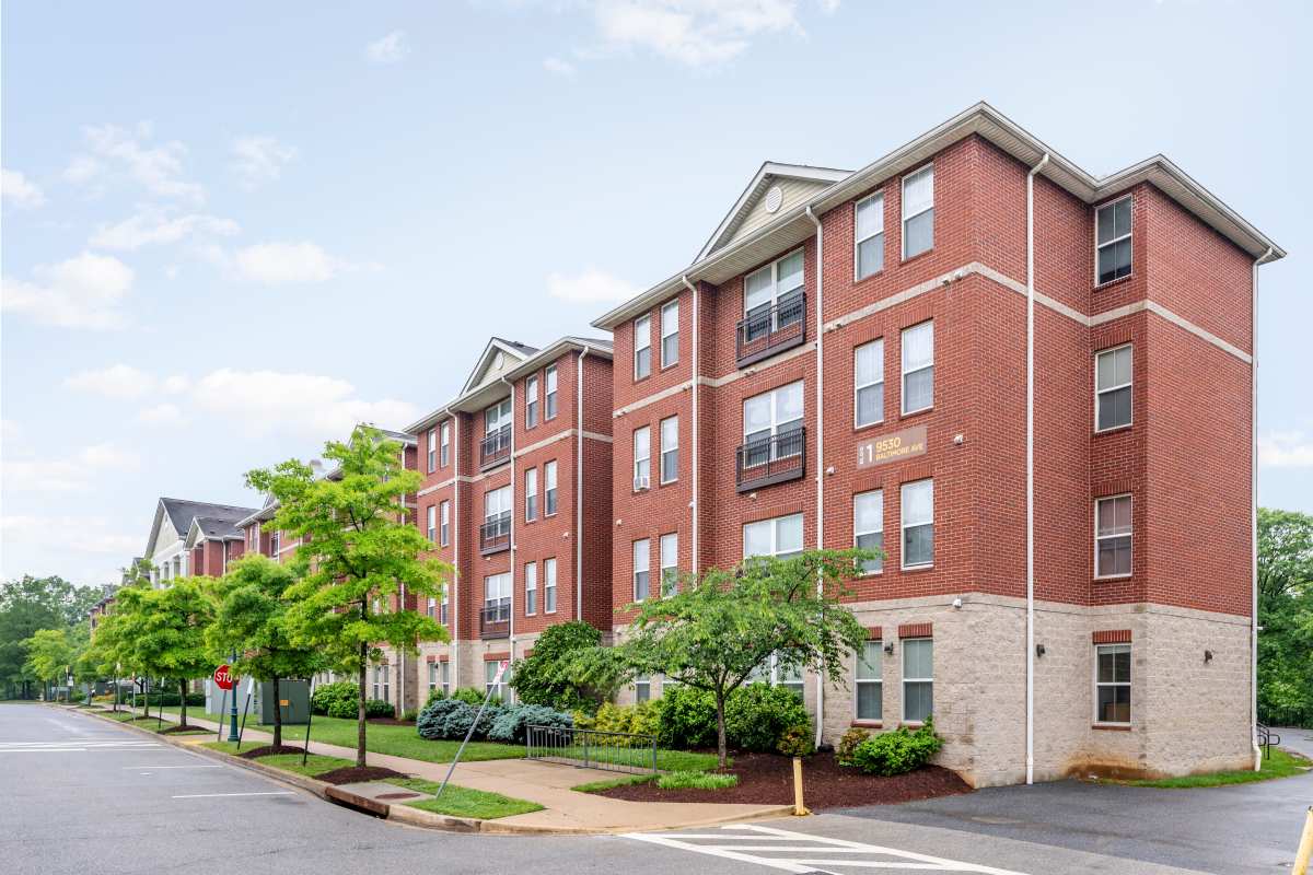 Side view of apartment at Mazza Grandmarc in College Park, Maryland