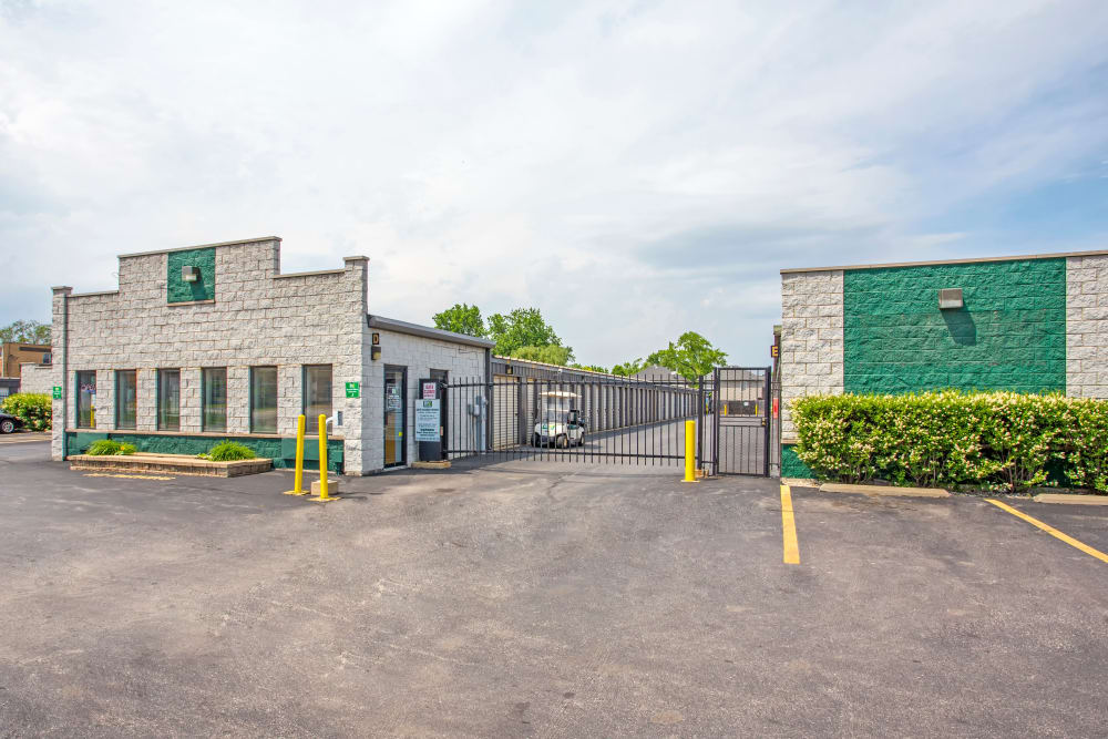 Exterior view of Metro Self Storage in Northlake, Illinois
