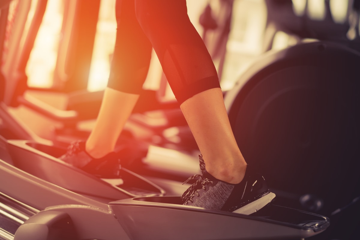 Resident enjoying the modern gym at The Edge at Oakland in Auburn Hills, Michigan