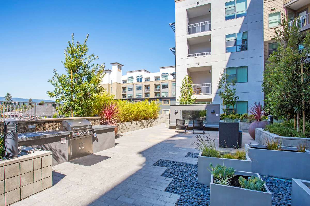 BBQ area at Franklin 299 in Redwood City, California