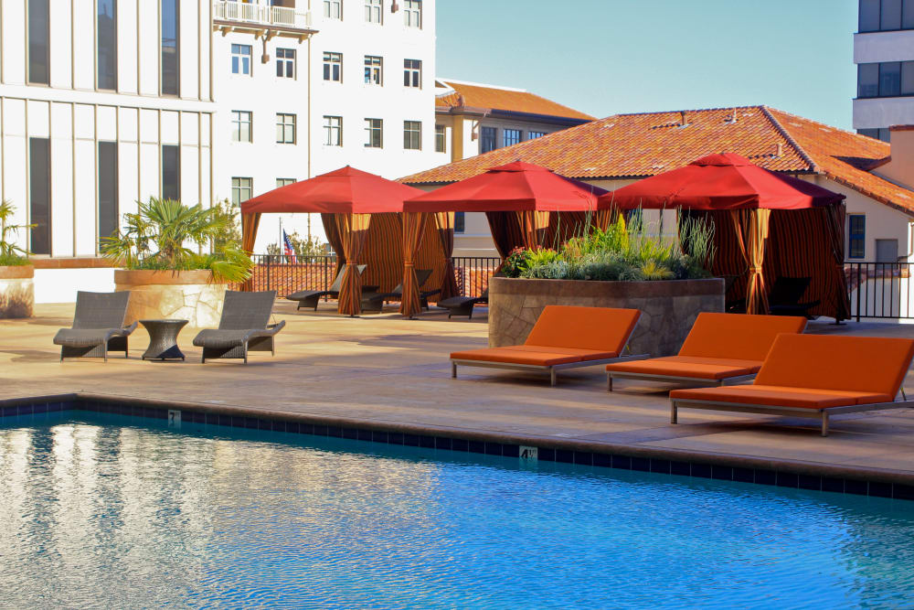 Relaxing amenities at Hillsborough Plaza Apartments in San Mateo, California