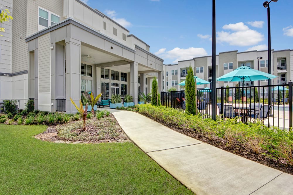 A walkway to the clubhouse and pool at Linden on the GreeneWay in Orlando, Florida