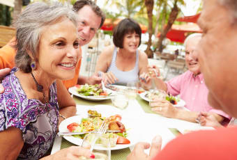 Residents eating dinner at Maple Ridge Senior Living in Ashland, Oregon