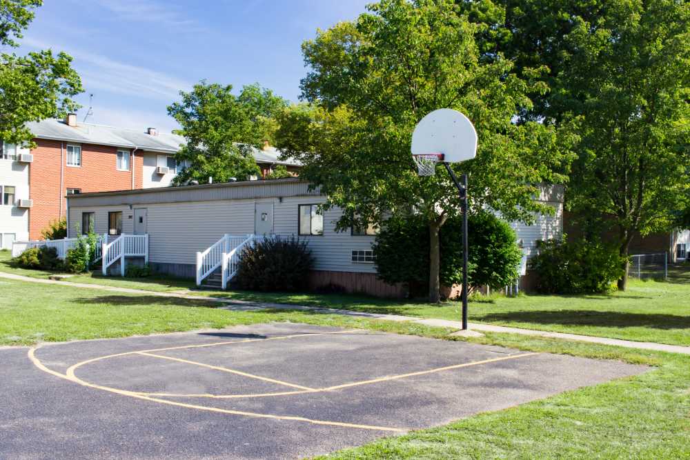 Basketball court at Pin Oak Manor Apartments in Mishawaka, Indiana