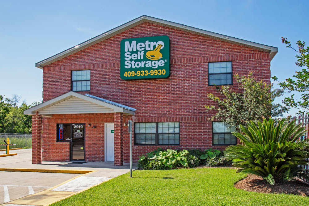 Office exterior view at Metro Self Storage in La Marque, Texas