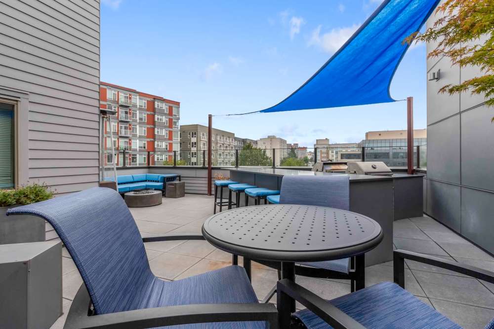 The rooftop lounge at Elan 41 Apartments in Seattle, Washington