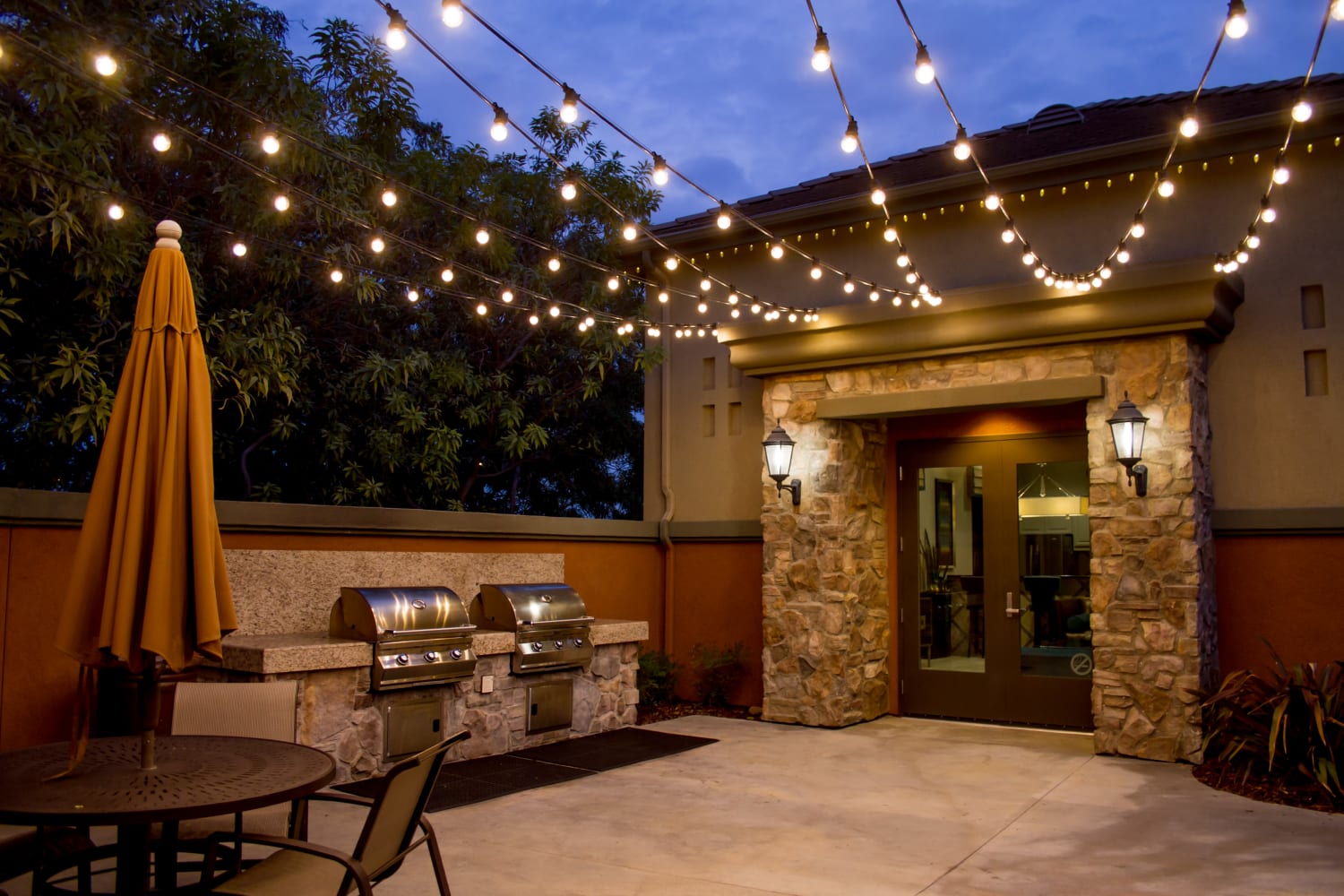 Barbeque, picnic area and clubhouse at Links at Westridge in Valencia, California