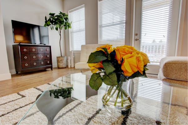 Flowers in the living room at The Pointe at Dorset Crossing in Simsbury, Connecticut