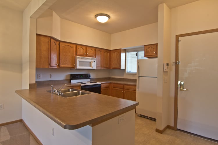 Beautiful kitchen at Steeplechase Apartments & Townhomes in Toledo, Ohio