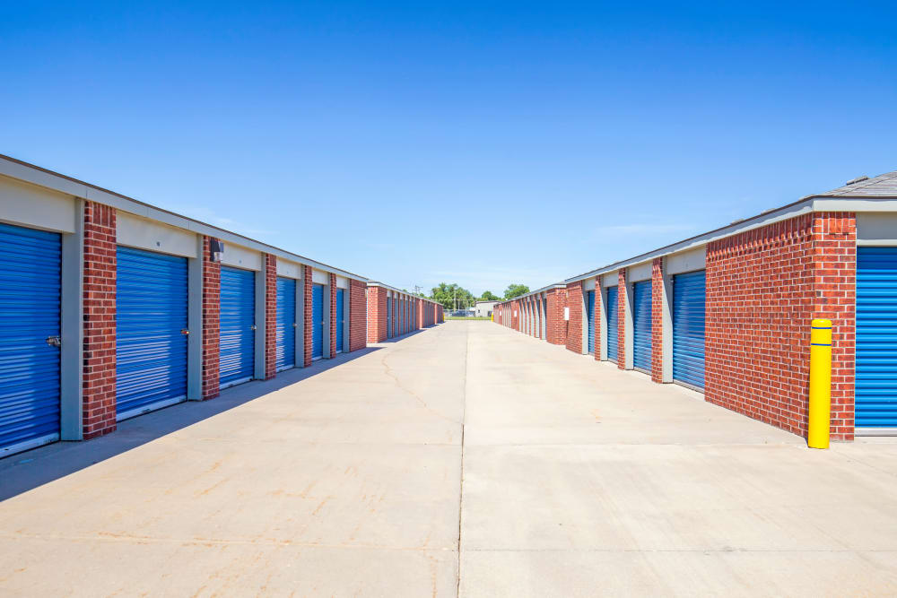 Exterior drive up units at Metro Self Storage in Wichita, Kansas
