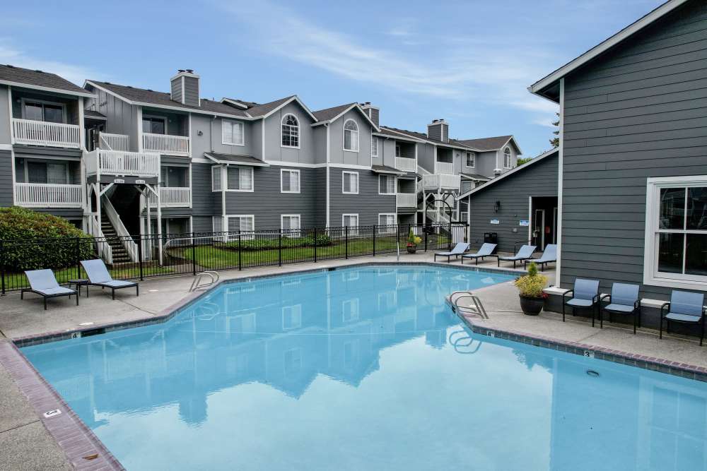 Large swimming pool at Walnut Grove Landing Apartments in Vancouver, Washington