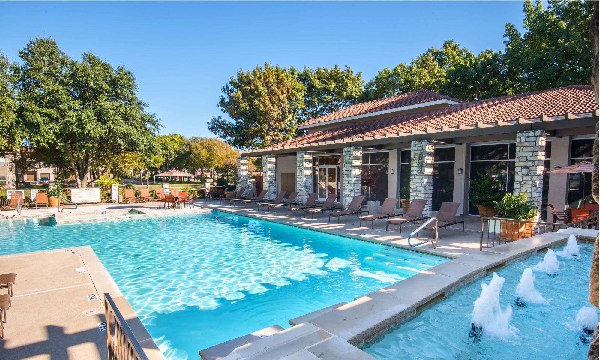 Apartments at Villas of Preston Creek in Plano, Texas