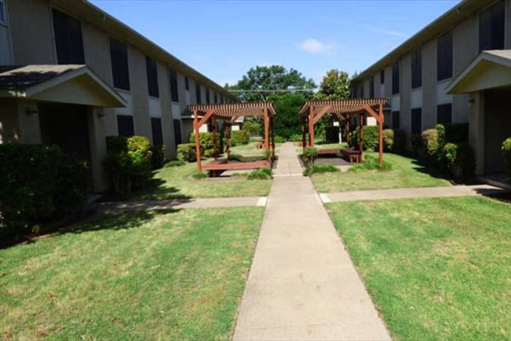 Walkway and pavilions between the apartment buildings at Crystal Ridge in Midlothian, Texas