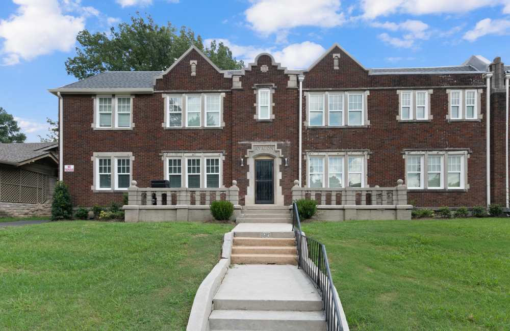 Exterior of apartment at The Avalon in Memphis, Tennessee