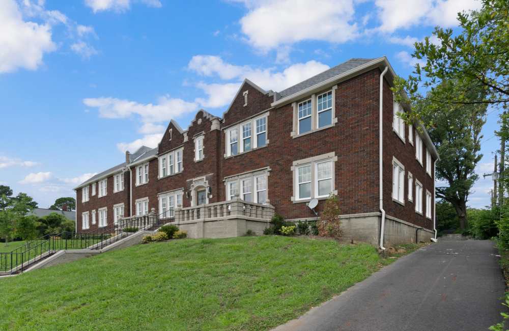 Exterior view of the apartment homes at The Avalon in Memphis, Tennessee