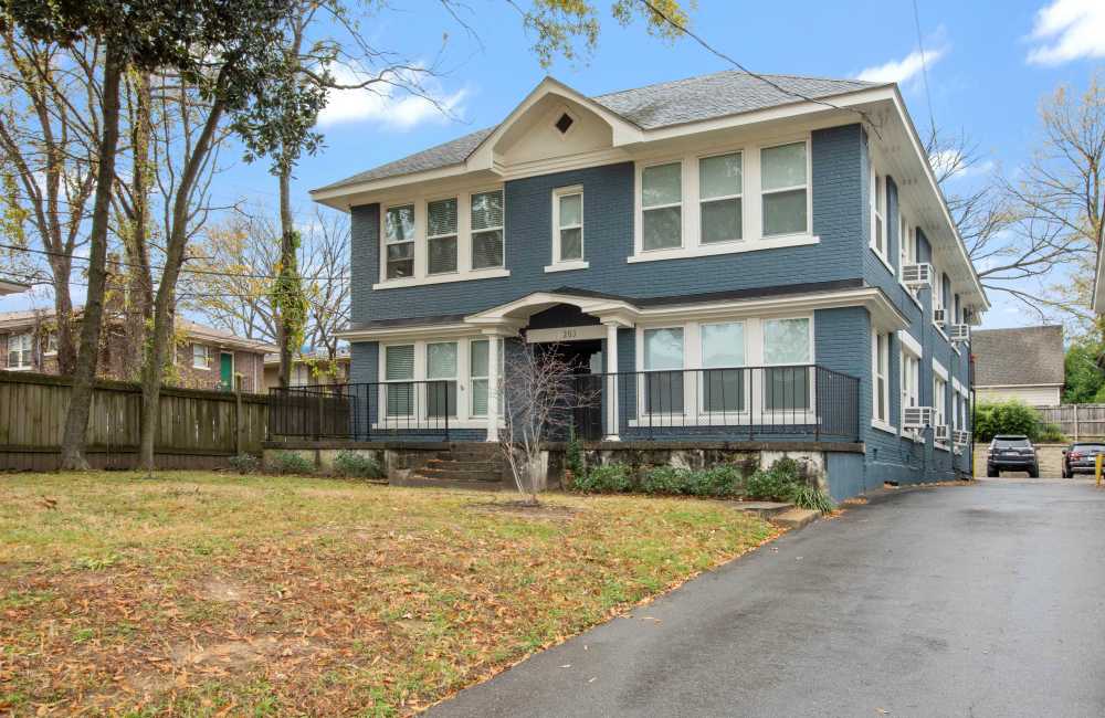 An apartments with walkway at Hawthorne Park in Memphis,Tennessee