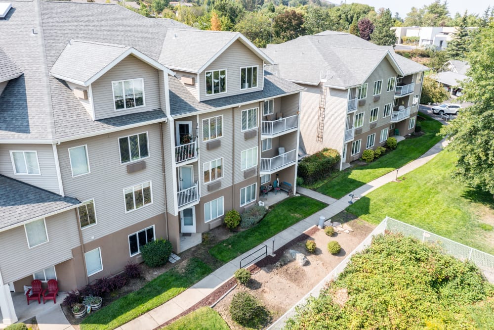 Outside view at Maple Ridge Senior Living in Ashland, Oregon