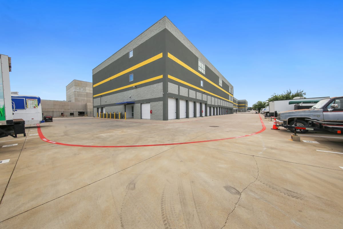Exterior and surrounding parking lot at Storage Star Alma Drive in Plano, Texas