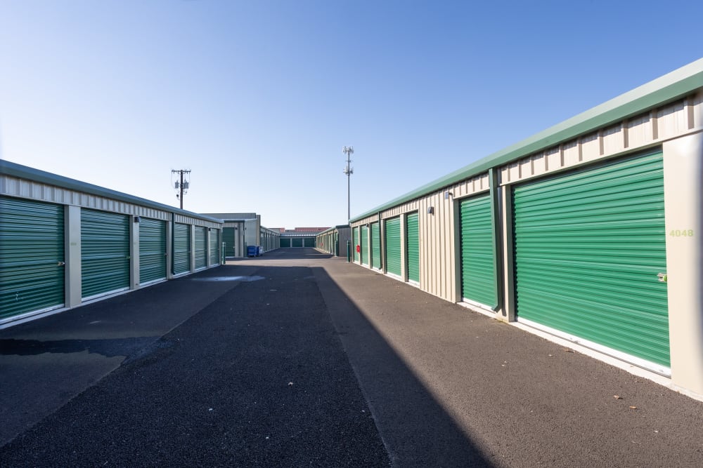 A row of outdoor units at BuxBear Storage Springfield Main Street in Springfield, Oregon