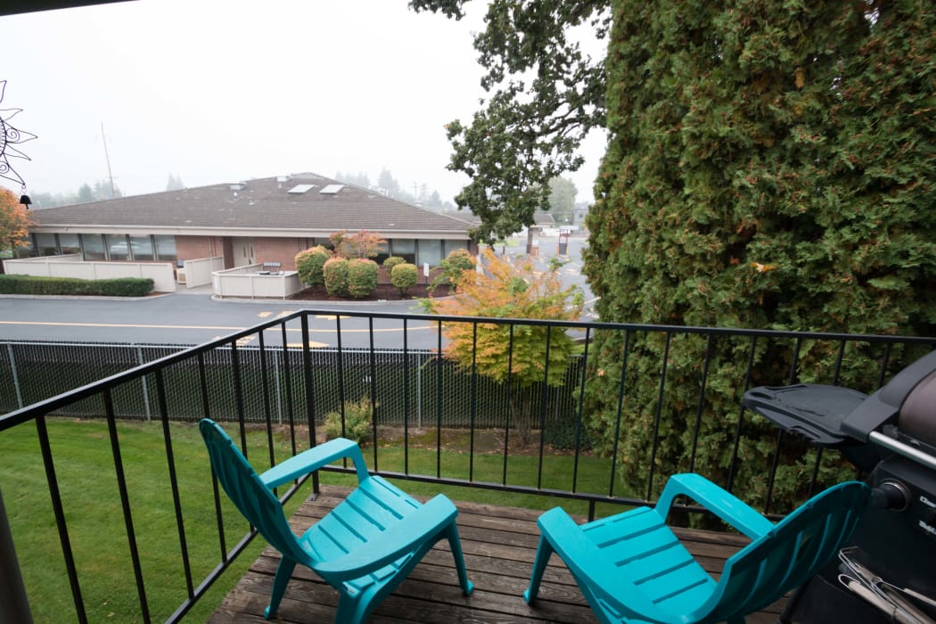 Enjoy beautiful private balcony at Oaktree in Vancouver, WA