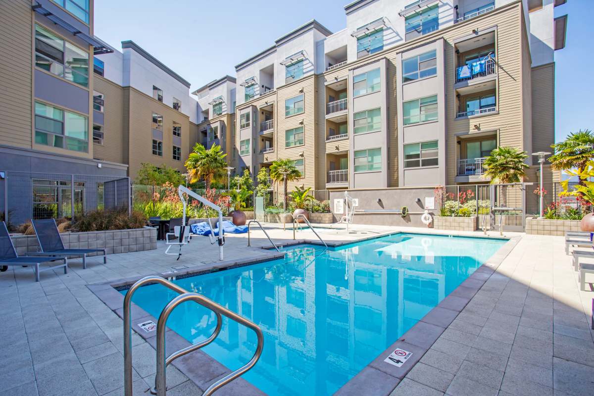 Sparkling pool at Franklin 299 in Redwood City, California