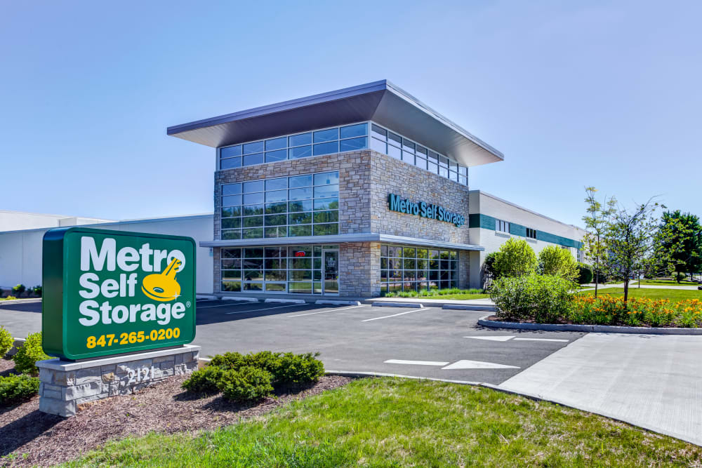 Exterior view of Metro Self Storage in Northbrook, Illinois