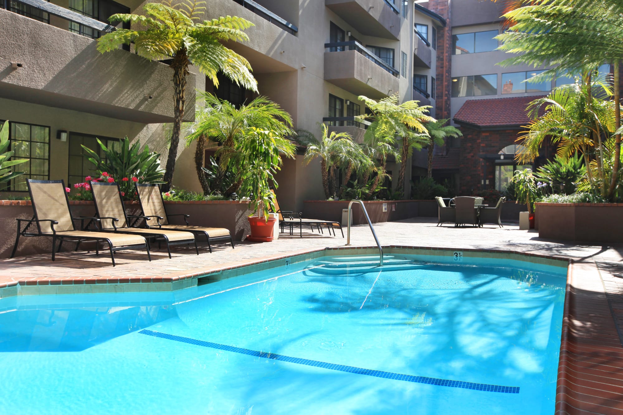Apartments at Savoy West Apartments in Los Angeles, California
