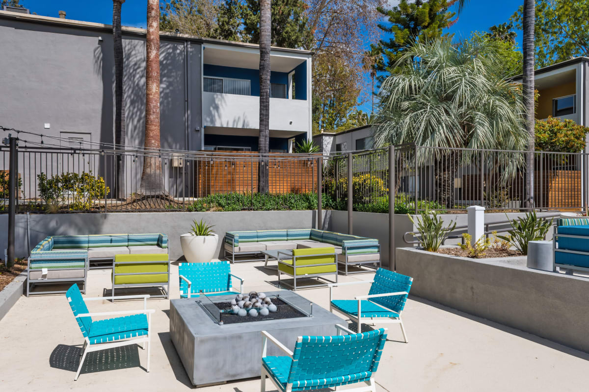 Outdoor firepit at The Retreat at Thousand Oaks, Thousand Oaks, California