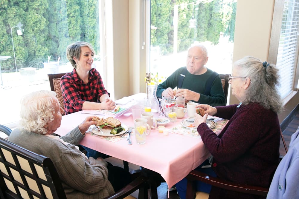 Residents enjoying dinner at Heron Pointe Senior Living in Monmouth, Oregon