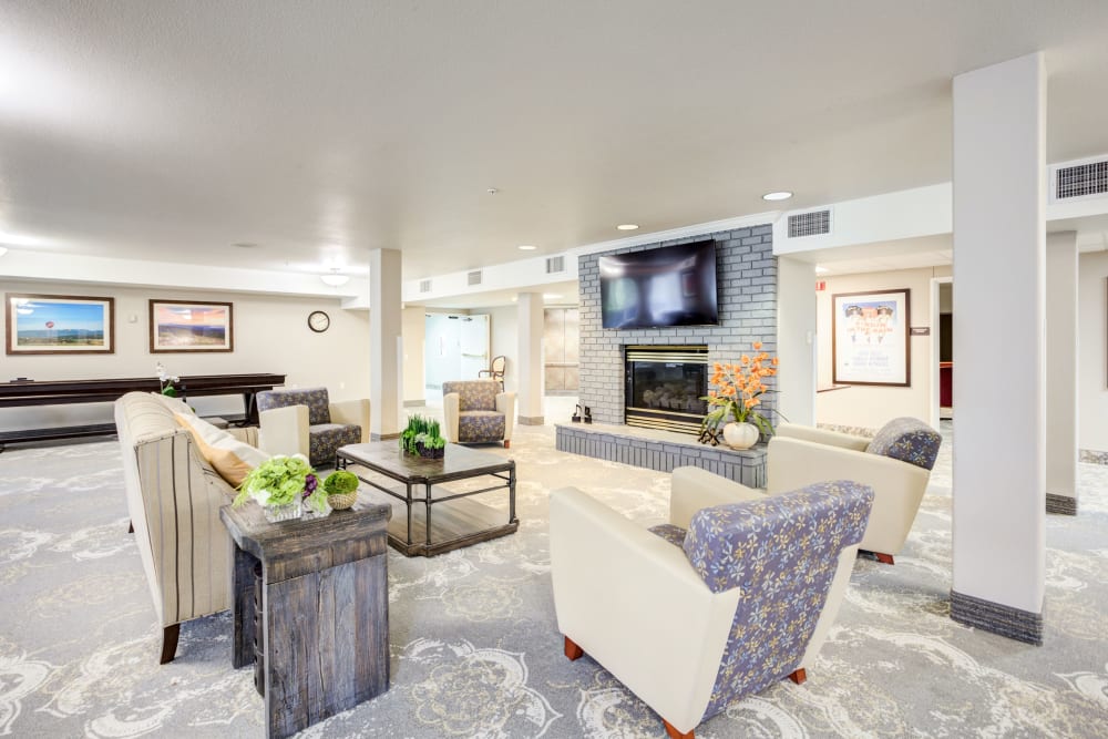 Comfortable lounge area at Maple Ridge Senior Living in Ashland, Oregon